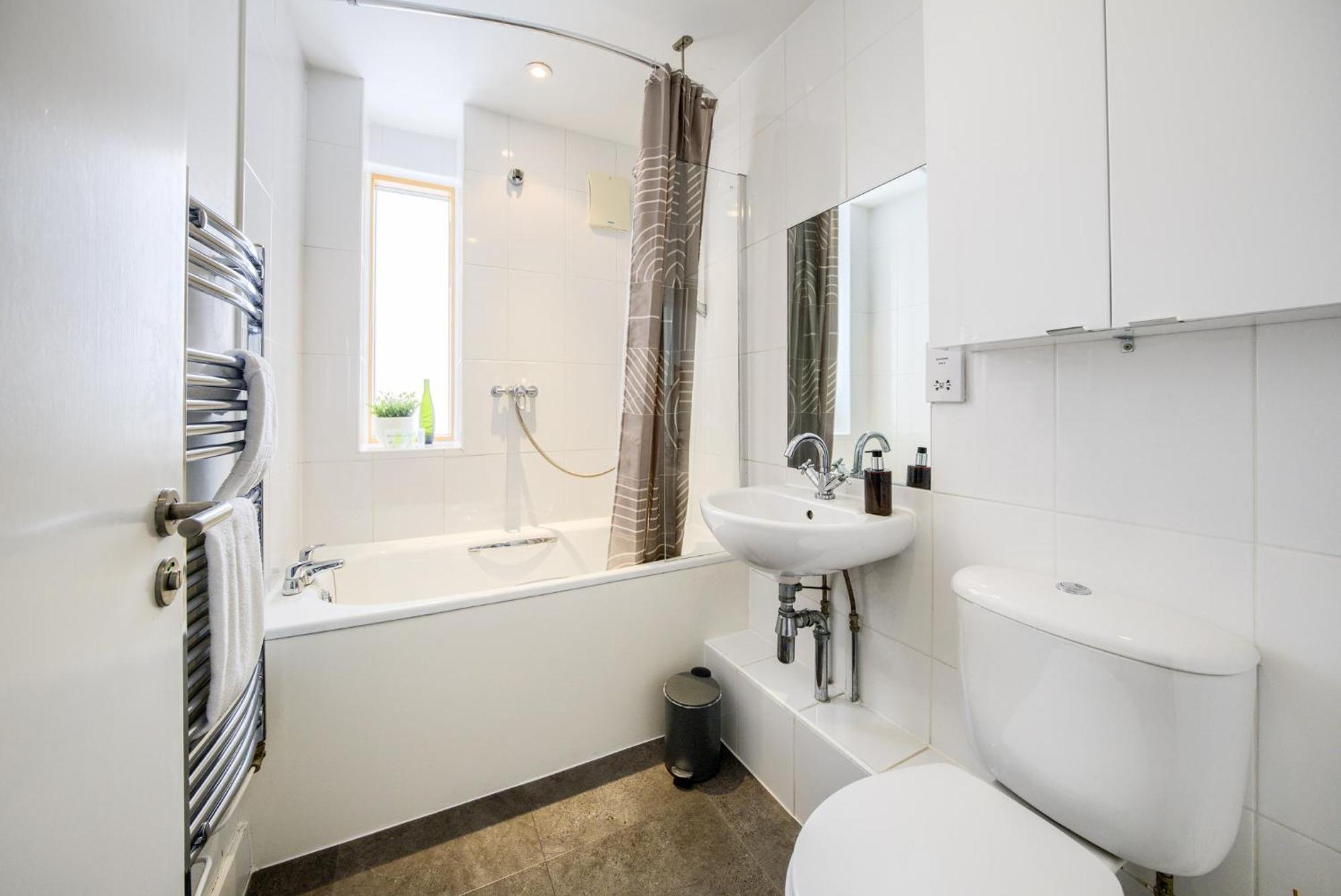Coventry Large 4-Bed Townhouse By Empower Homes Экстерьер фото