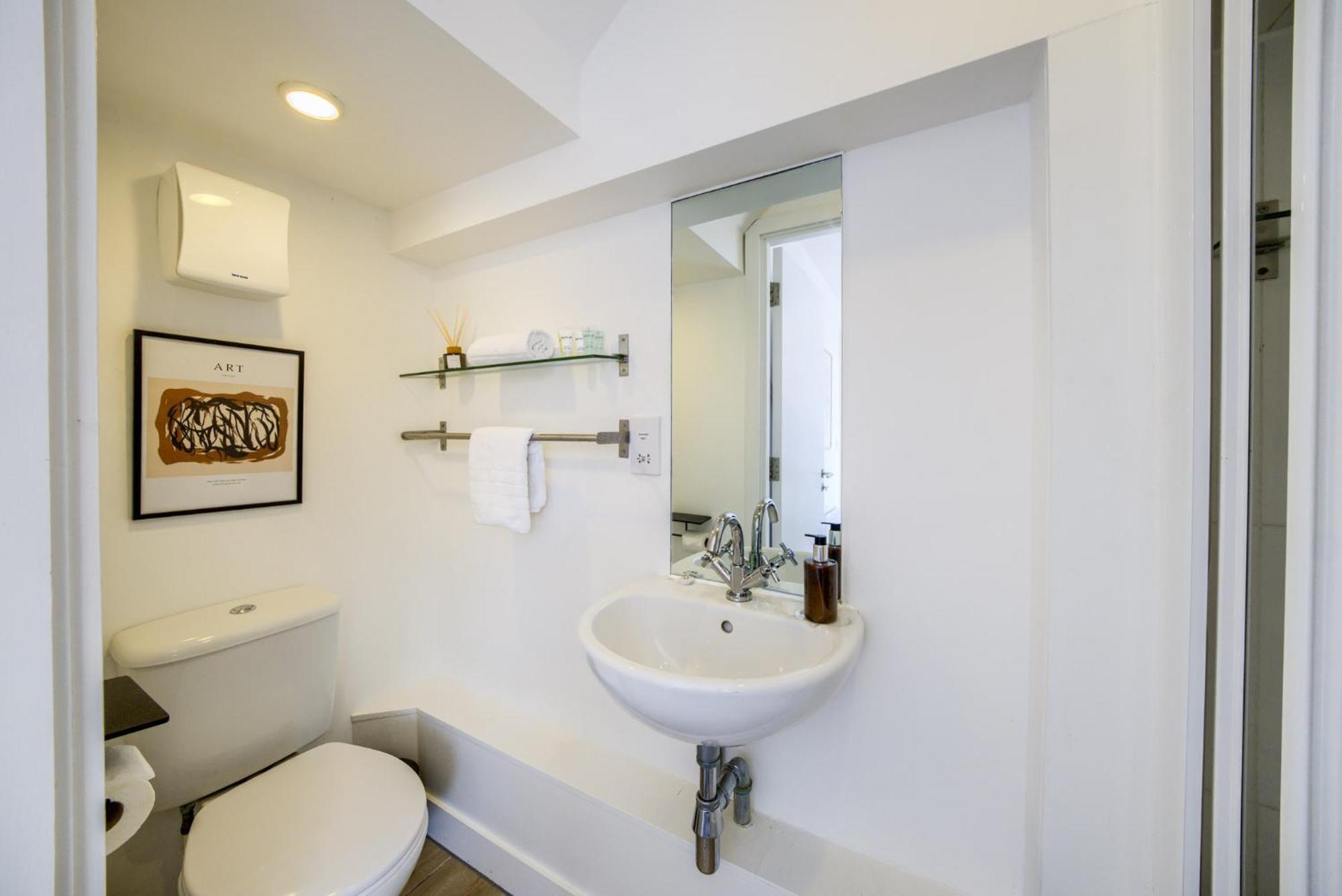 Coventry Large 4-Bed Townhouse By Empower Homes Экстерьер фото