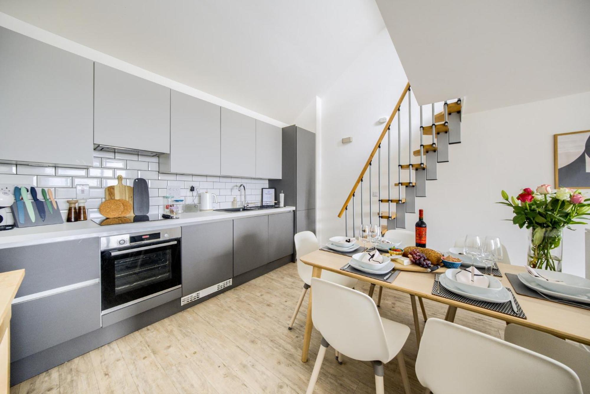 Coventry Large 4-Bed Townhouse By Empower Homes Экстерьер фото