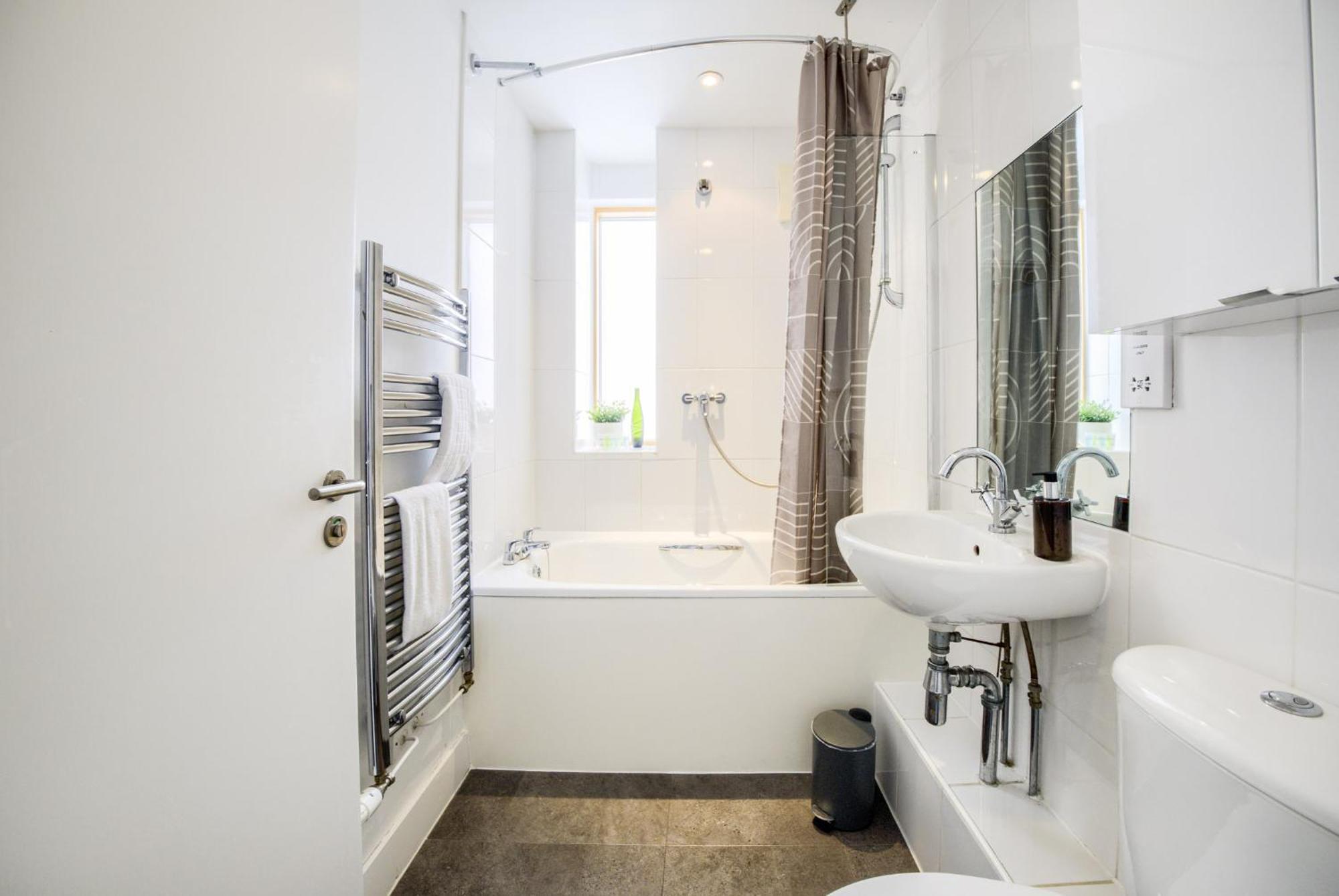 Coventry Large 4-Bed Townhouse By Empower Homes Экстерьер фото