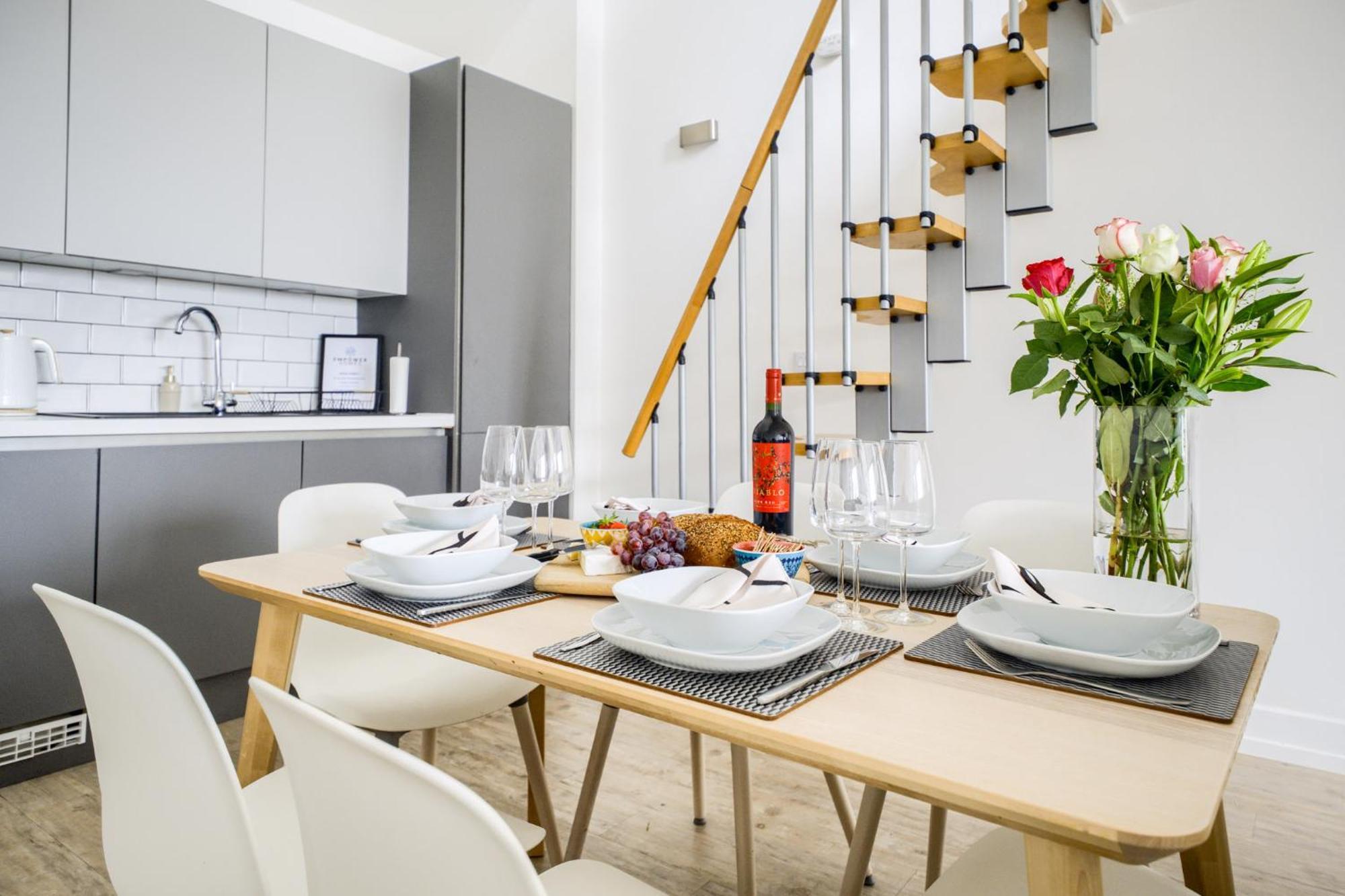 Coventry Large 4-Bed Townhouse By Empower Homes Экстерьер фото