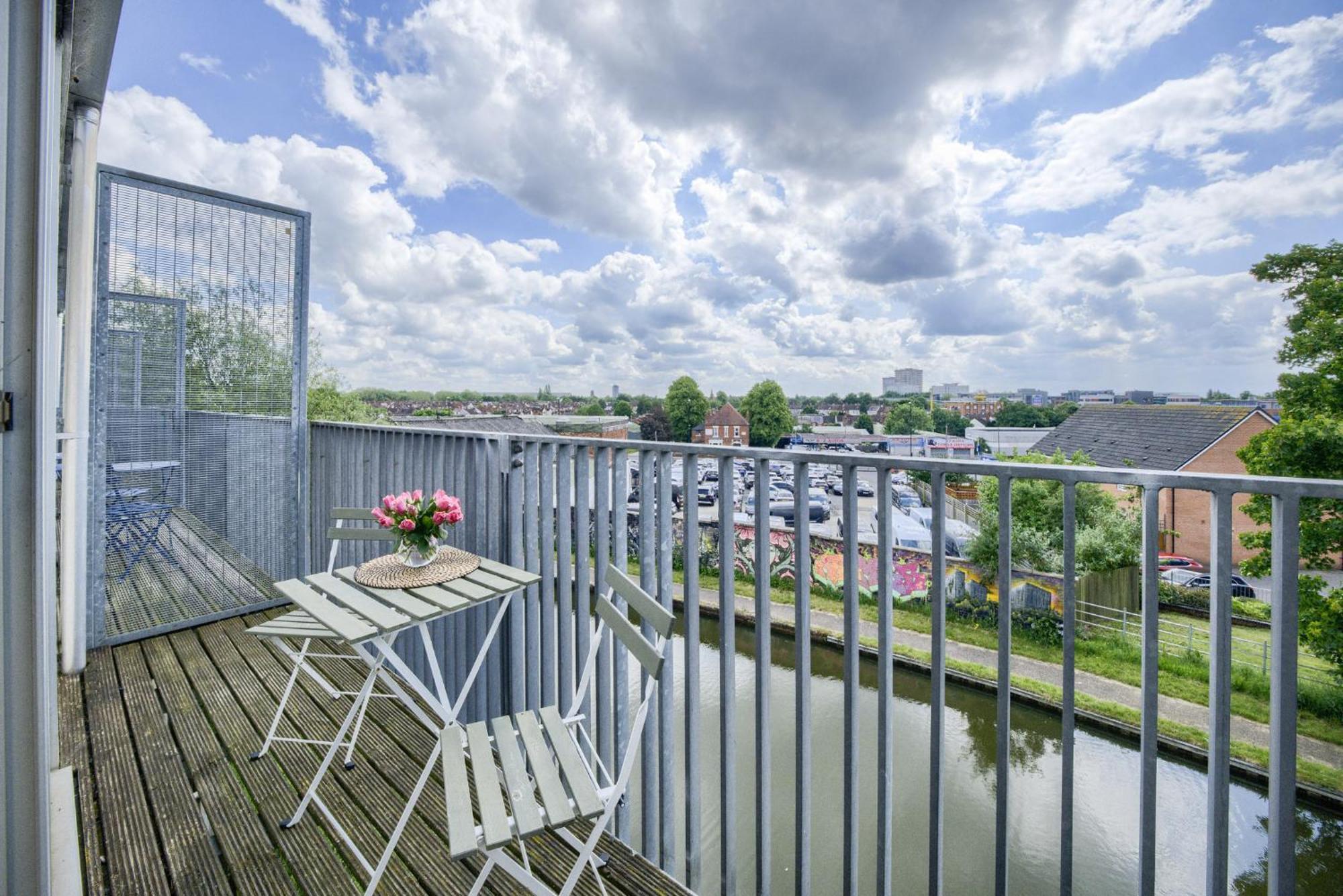 Coventry Large 4-Bed Townhouse By Empower Homes Экстерьер фото
