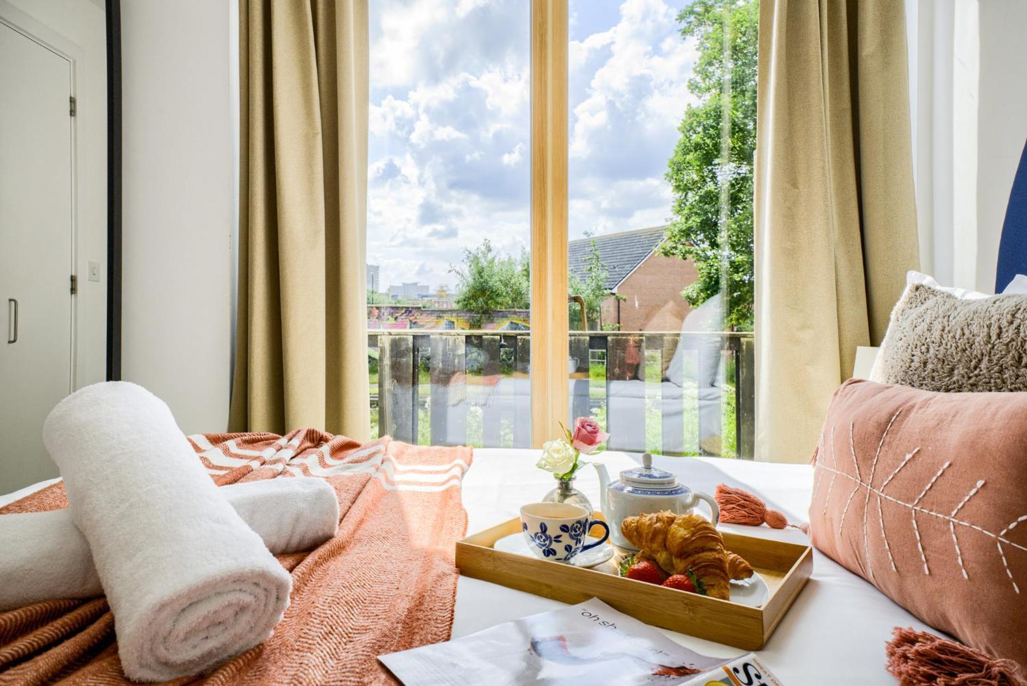 Coventry Large 4-Bed Townhouse By Empower Homes Экстерьер фото