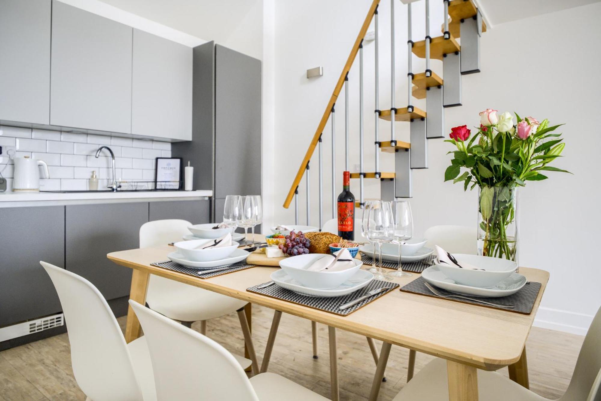 Coventry Large 4-Bed Townhouse By Empower Homes Экстерьер фото