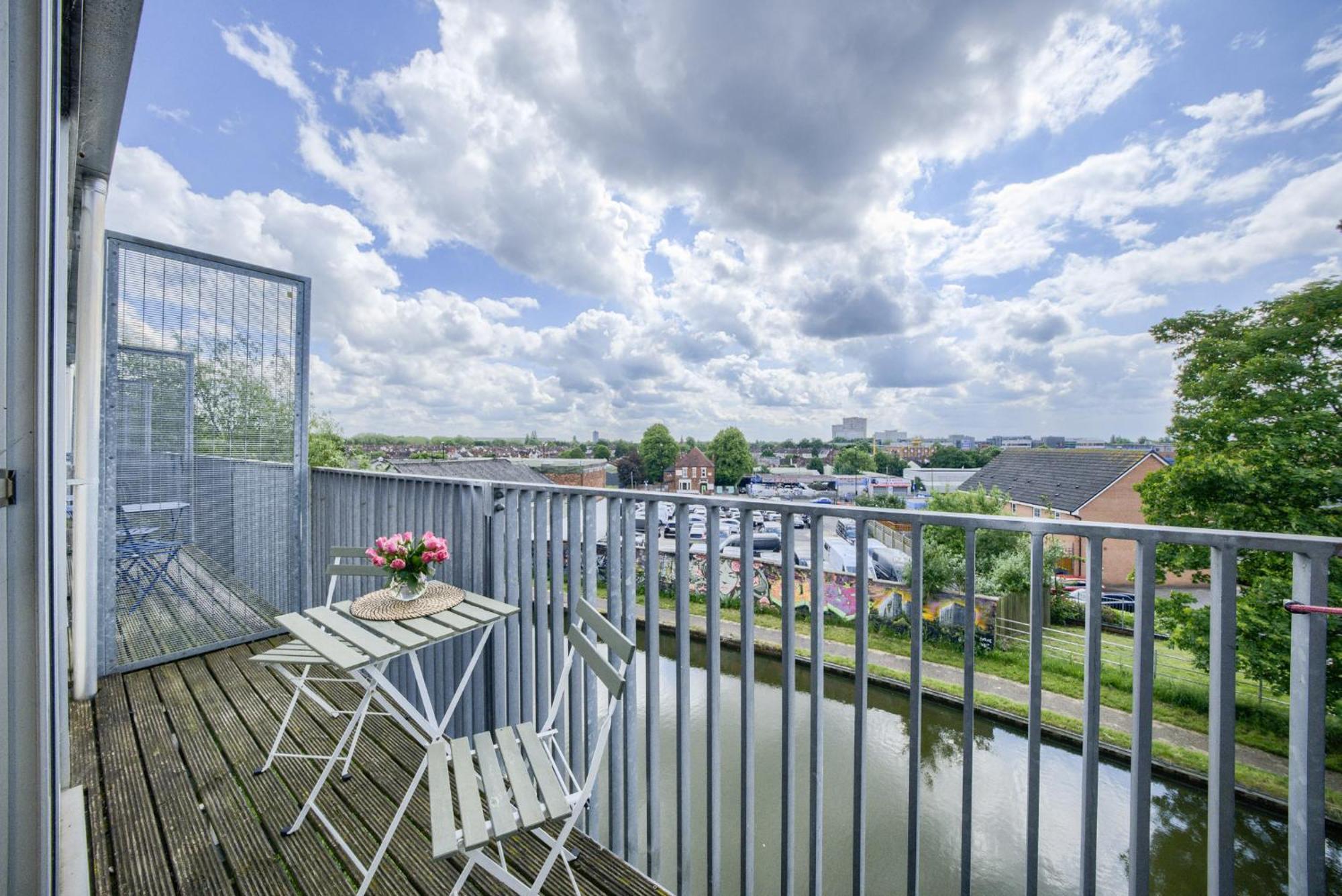 Coventry Large 4-Bed Townhouse By Empower Homes Экстерьер фото
