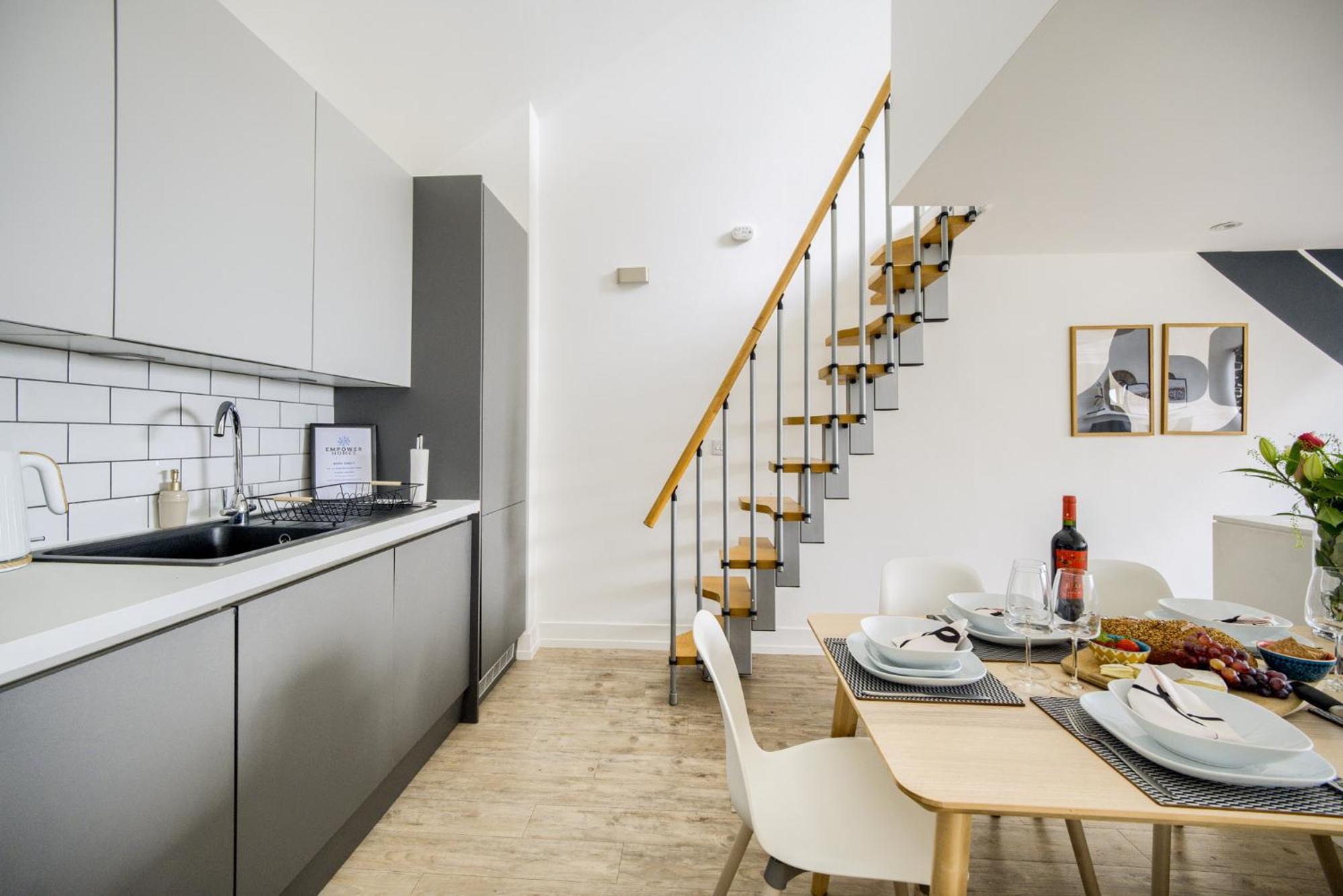 Coventry Large 4-Bed Townhouse By Empower Homes Экстерьер фото